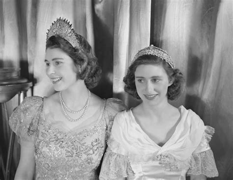 In Photos: Queen Elizabeth & Princess Margaret—Before the Throne ...