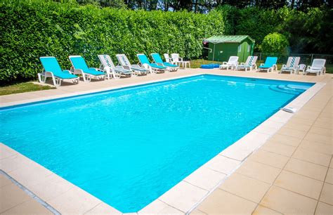 Our heated outdoor pool | Select Cottages