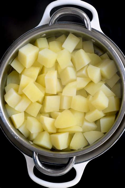 How to Boil Potatoes That Are Whole or Cubed - Alphafoodie