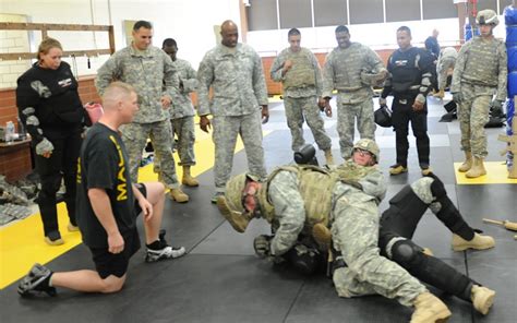 Kick, punch, slam: Soldiers learn Level II Army Combatives | Article ...