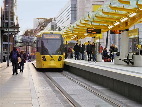 Tram at Exchange Square Metrolink Stop © David Dixon cc-by-sa/2.0 :: Geograph Britain and Ireland