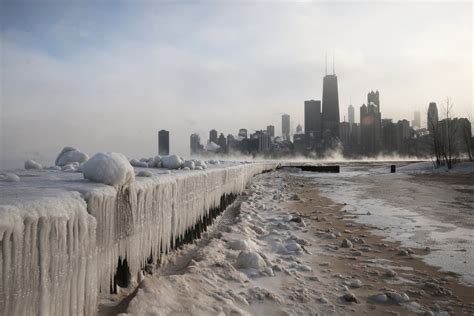 Frozen Lake Michigan in Chicago, Illinois | Crazy Ice and Snow Pictures ...