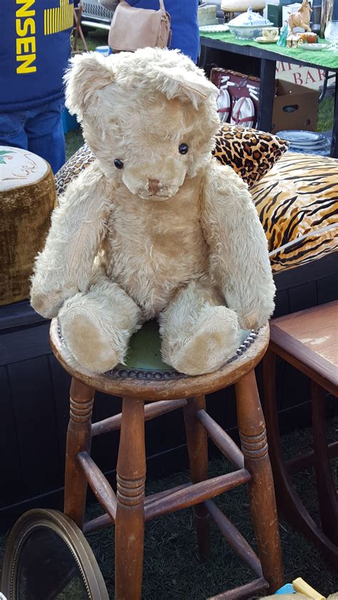 A lovely Vintage teddy bear sitting pretty at Peterborough antique fair | Vintage teddy bears ...