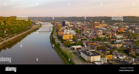 Charleston skyline hi-res stock photography and images - Alamy