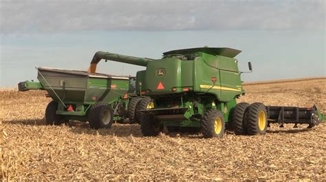 Iowa corn harvest 84% finished, soybeans 95% – KIWARadio.com