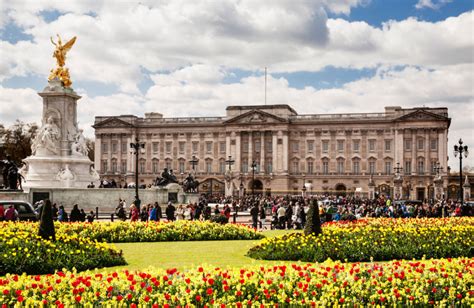 5 Must Visit Attractions in London England - Viral Rang