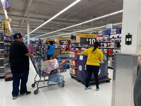 We Visited 2 Walmarts in NY, CA and Found Very Few Shoppers: Photos - Business Insider