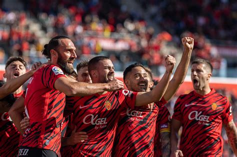 RCD Mallorca poses with OK Attitude in the official picture after the ...