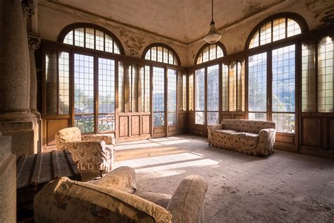 34 Beautiful Interiors In Abandoned Homes That Will Leave You Wondering What Happened | Bored Panda