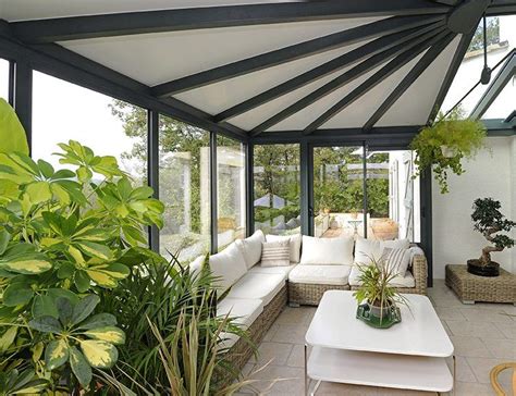 Véranda avec vue de l'intérieur. | Veranda design, Veranda jardin, Veranda