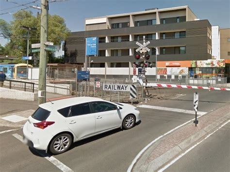 Level crossing danger: Pascoe Vale station worst for schoolkid safety | Herald Sun