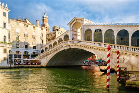 The Rialto Bridge Over the Grand Canal in the City of Venice Editorial ...