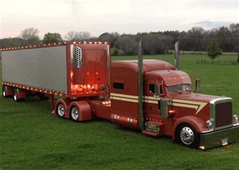 VIDEO: Impressive Custom Big Rigs