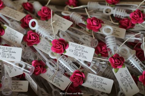 Where to Buy Wedding Bubbles Bulk Cheap (+ How to Personalize)