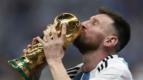 Magical Messi finally hoists World Cup | SBS FIFA World Cup 2022