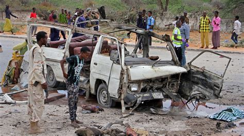 10 Die in Somalia Suicide Attack on New Army Chief - The New York Times