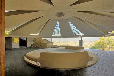 “Los Angeles 411” The Chemosphere House in Los Angeles, California