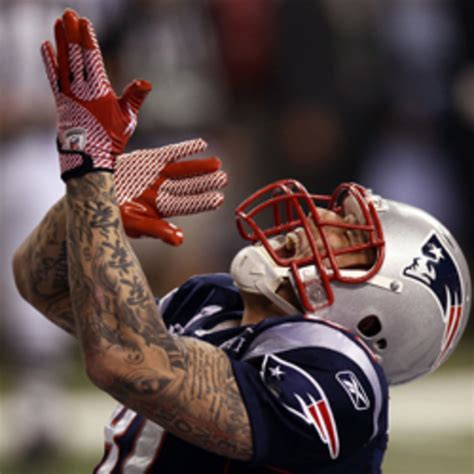 Reports: Historic Aaron Hernandez deal keeps Patriots TE combo intact - Sports Illustrated