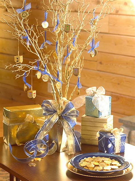 70 Classic and Elegant Hanukkah Decor Ideas - family holiday.net/guide ...