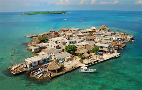 Colombia, ecco l'isola più affollata della Terra | Best places to travel, Ocean city, Santa cruz