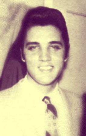 Elvis Presley | Elvis presley photos, Elvis presley, Young elvis