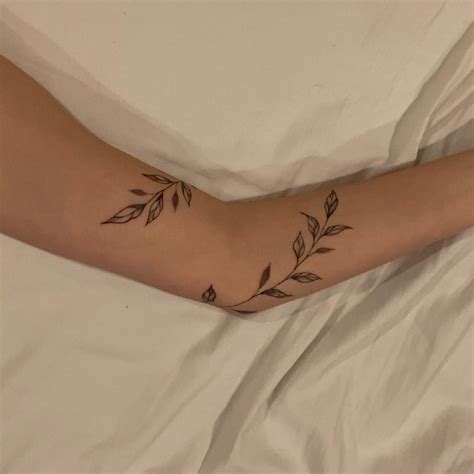 Update 68+ leaf wrist tattoo best - in.cdgdbentre