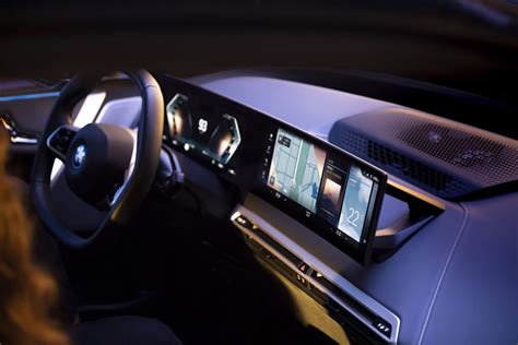 BMW iDrive 8 embraces big screens, fewer buttons, 5G and the road to autonomy - SlashGear