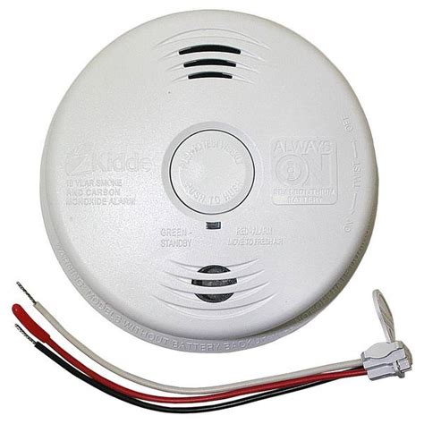 Why Is Smoke Detector Flashing Red / Smart smoke and carbon monoxide detectors the light ring on ...