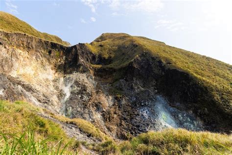 Premium Photo | Huangxi hot spring recreation area in Yangmingshan ...