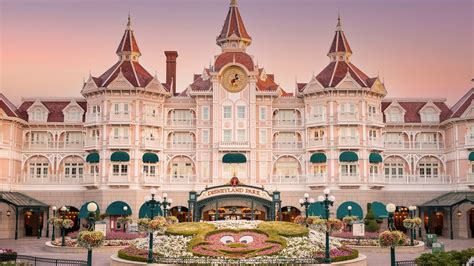 Disneyland Paris Announces Royal Renovations Coming to Disneyland Hotel ...