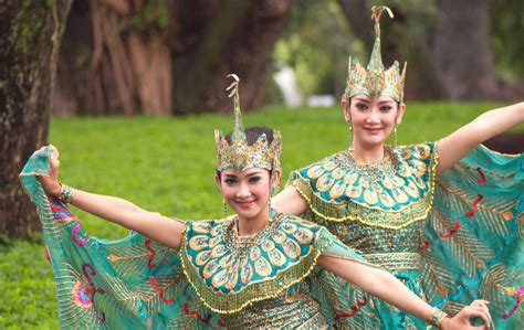 Tarian Yang Terinspirasi Burung Merak Infobudaya Net - Riset