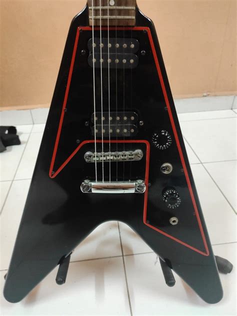 Epiphone Flying V, Hobbies & Toys, Music & Media, Musical Instruments on Carousell