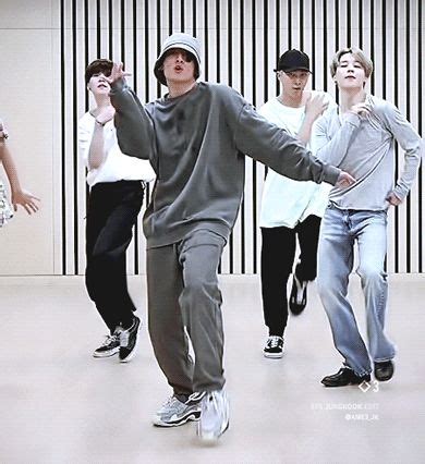 BTS Dynamite Dance Practice (Jungkook) | gif, jungkook y taehyung | Bts dance practice, Bts ...