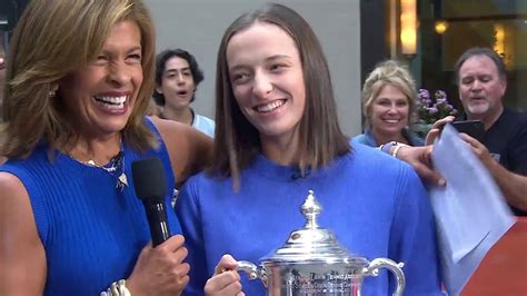 Watch TODAY Excerpt: Iga Swiatek brings her US Open trophy to the TODAY ...