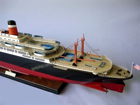 MODEL CRUISE SHIP SS CONSTITUTION