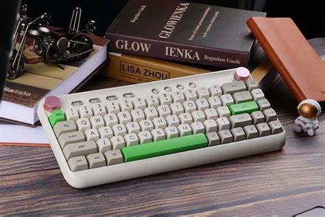 Epomaker B21 Retro Wireless Mechanical Keyboard with Knob Controls | Gadgetsin