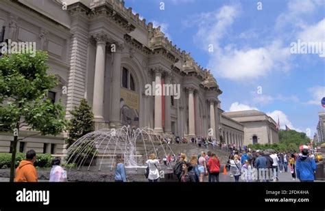 Met museum exterior Stock Videos & Footage - HD and 4K Video Clips - Alamy