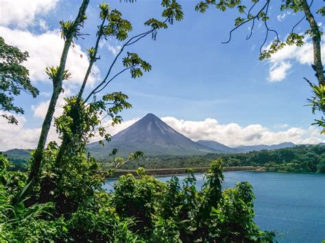 Arenal Volcano National Park: A Majestic Volcano in the Rainforest ...