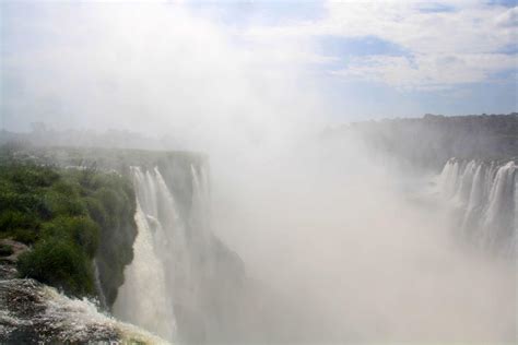 waterfalls_iguazu_devils_throat - Mokum Surf Club