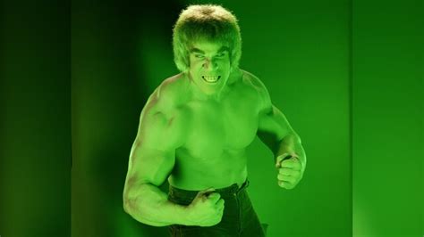 Actor who played 'Hulk' on TV poses for holiday photos Friday - Kelowna ...