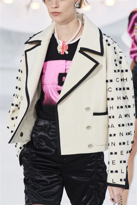 Chanel Spring 2021 Fashion Show Details | The Impression