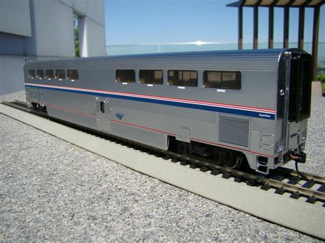 Walthers HO Scale Amtrak Superliner II Diner Phase IVb Metal Plated | #2003084167