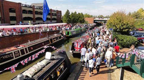 Bubbles and boats at Banbury Canal Day - Canal Boat