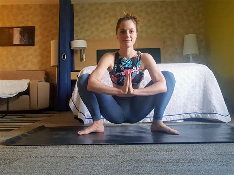 Malasana Yogi Squat Yoga Pose Do The Splits | Split yoga, How to do splits, Malasana pose