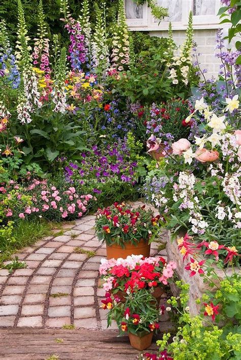 42 Lovely Small Flower Gardens And Plants Ideas For Your Front Yard ...