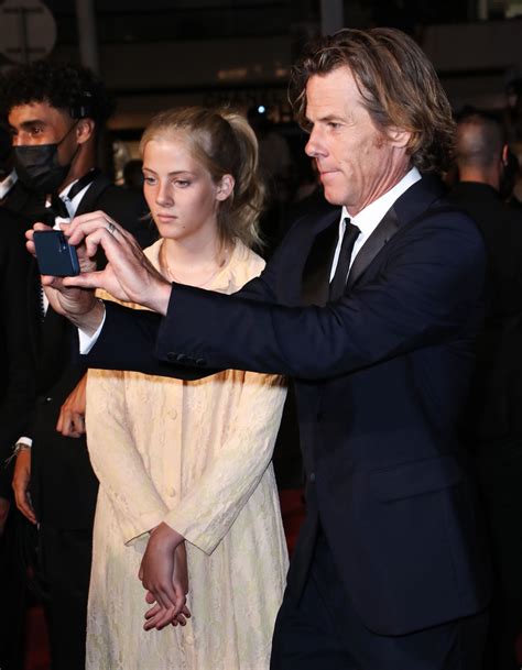 Julia Roberts' Daughter Hazel Makes Red Carpet Debut: Photos