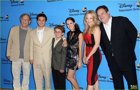 Watch The Goldbergs NOW! - Wendi McLendon-Covey Fansite