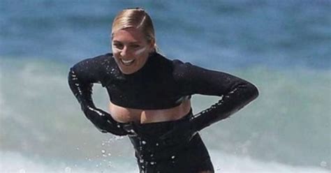 22 Wardrobe Malfunctions That Are Still Painful Years Later