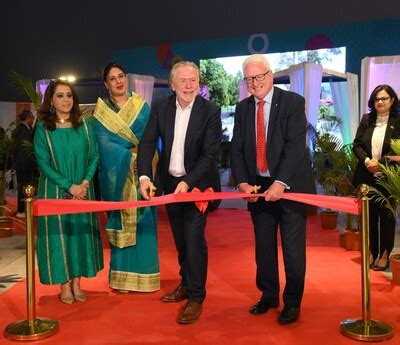 Deakin University inaugurates India campus, unveils India's first international university ...