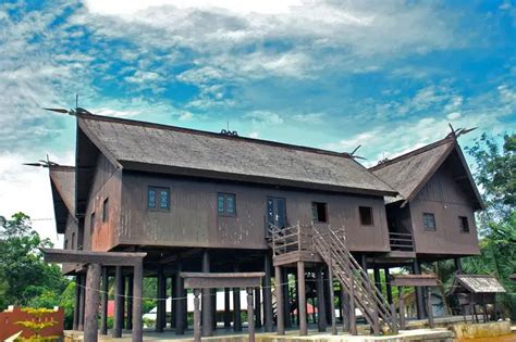 Mengenal 5 Rumah Adat Kalimantan Barat dan Keunikannya Page All | Orami